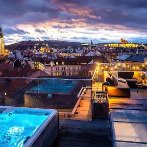 Billionaires Boutique & Premium Suites, Old Town Appartement Praag